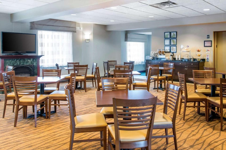 Sleep Inn & Suites Oregon - Toledo Hotel in Oregon