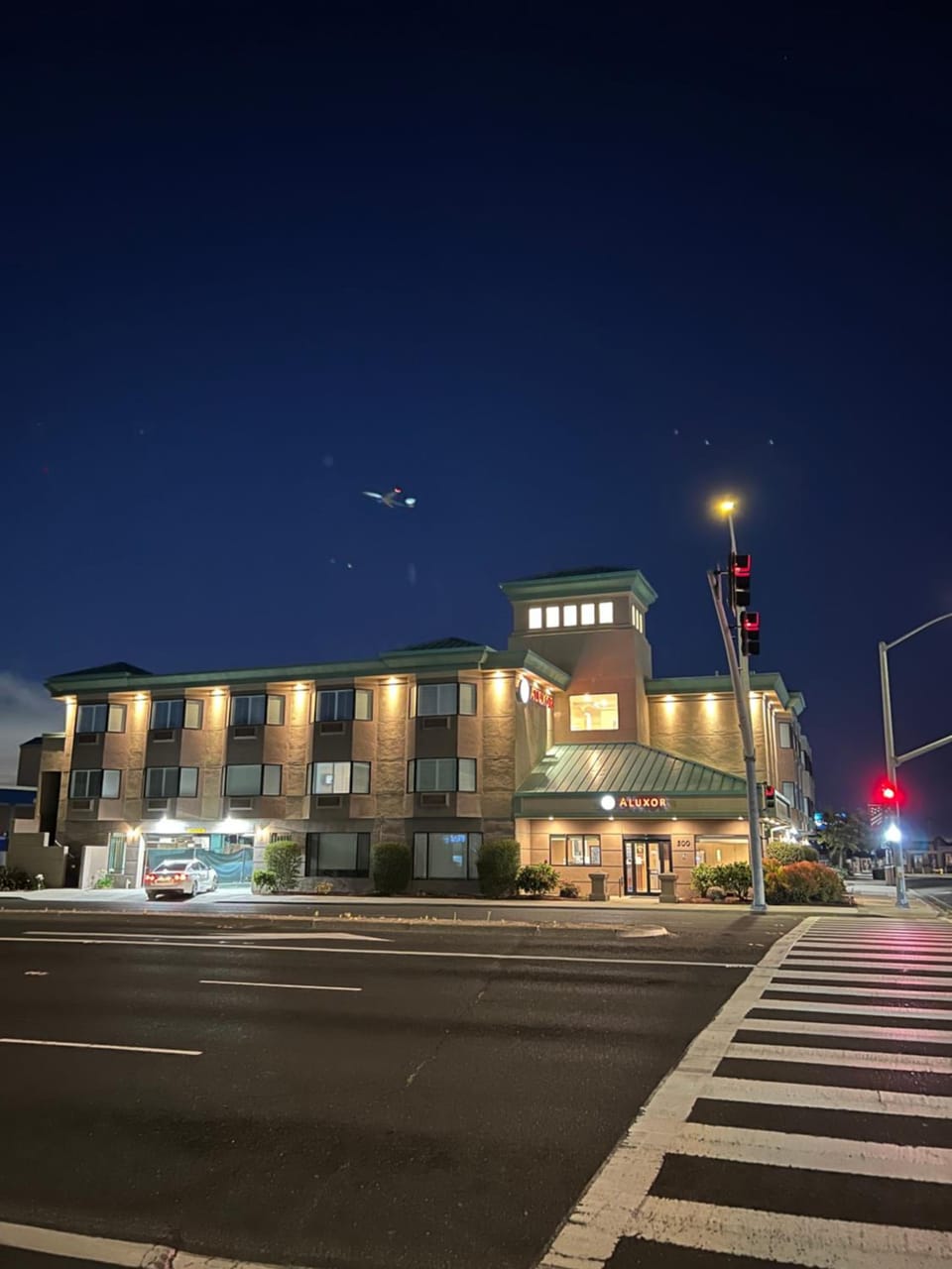Hotel Aluxor SFO, Shuttle Service Hotel in San Bruno
