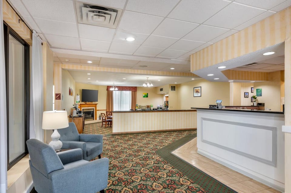 Quality Inn & Suites Near Amish Country Hotel in Indiana
