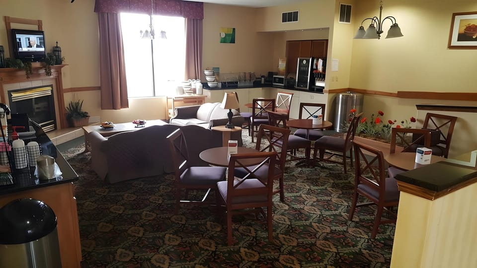 Quality Inn & Suites Near Amish Country Hotel in Indiana