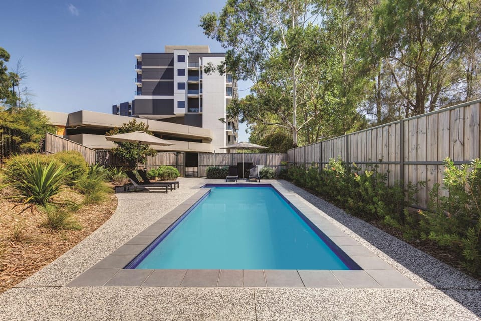 Swimming pool [outdoor]