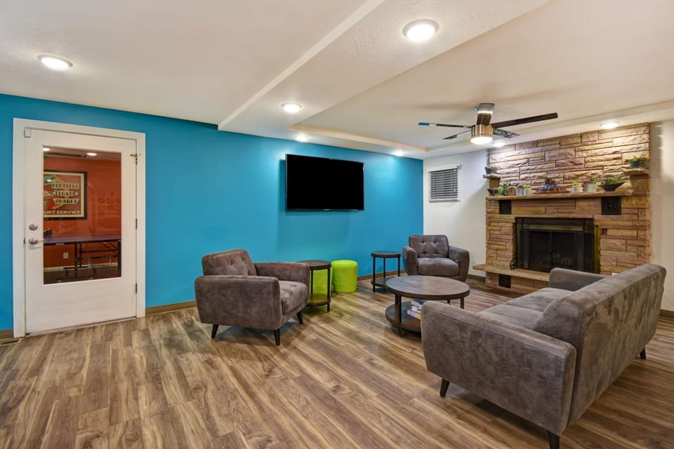 Shared lounge/TV area