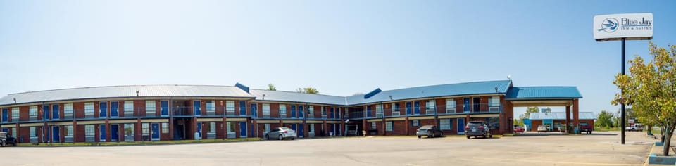 Blue Jay Inn & Suites Motel in Ozark Mountains