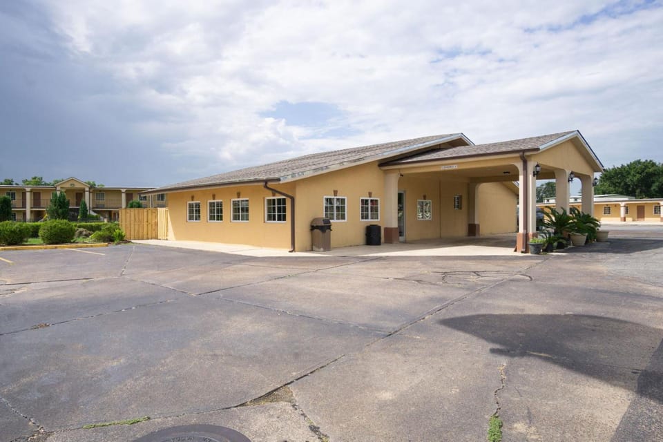 Woodridge Inn and Suites Hotel in Ozark Mountains