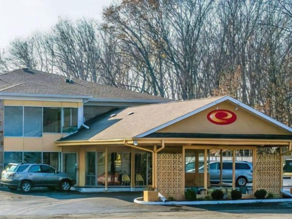 Economy Inn & Suites Hotel in Ohio