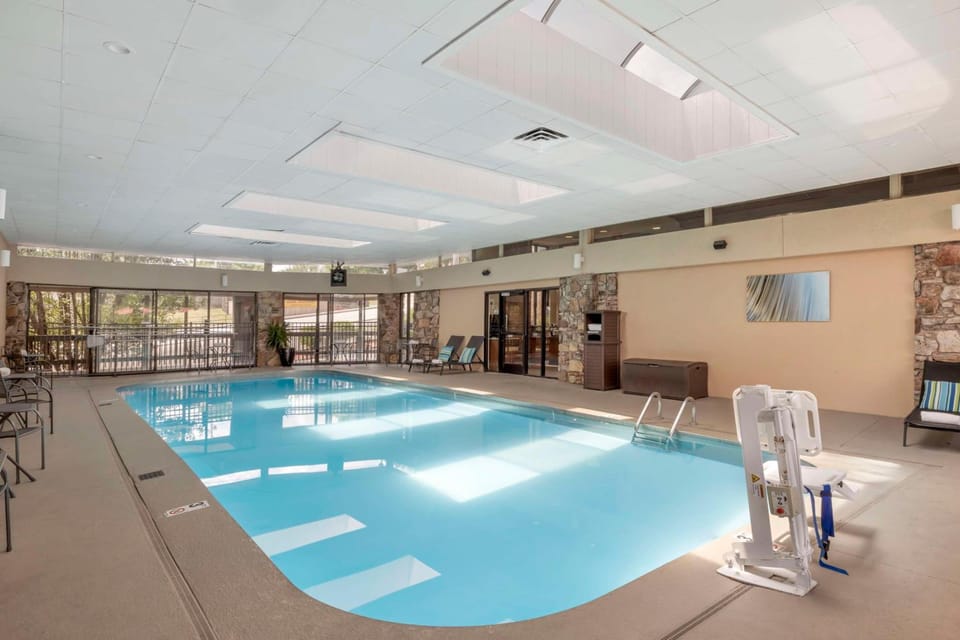 Best Western Plus Landing View Inn & Suites Hotel in Branson