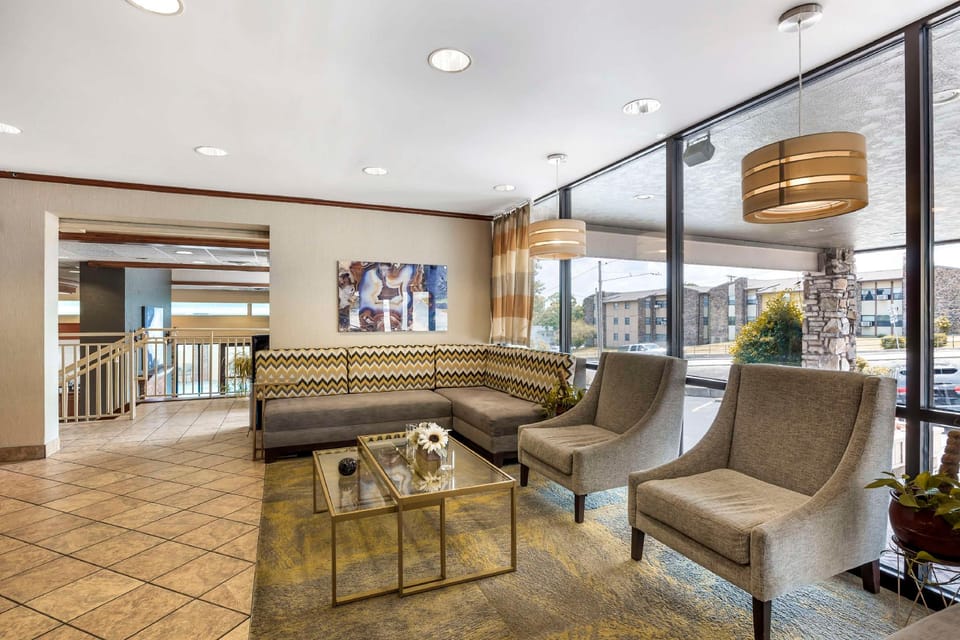 Best Western Plus Landing View Inn & Suites Hotel in Branson