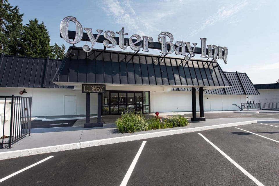 Oyster Bay Inn & Suites Hotel in Bremerton