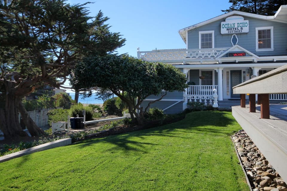Ocean Echo Inn & Beach Cottages Inn in Opal Cliffs