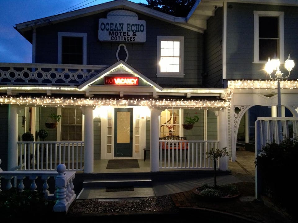 Ocean Echo Inn & Beach Cottages Inn in Opal Cliffs