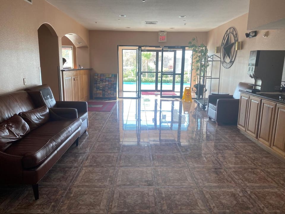 Tropicana Inn and Suites Motel in Irving
