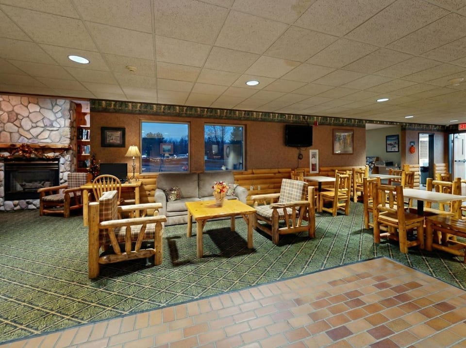 Pellston Lodge Hotel in Michigan