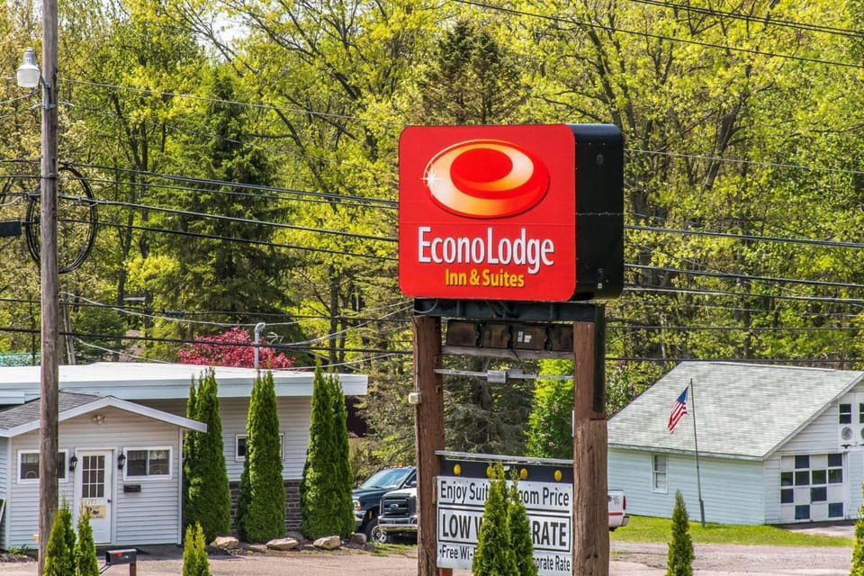 Econo Lodge Inn & Suites Lake Harmony - Pocono Mountains Area Motel in Kidder Township