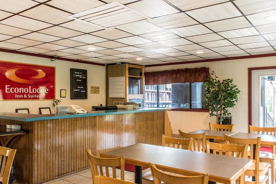 Econo Lodge Inn & Suites Lake Harmony - Pocono Mountains Area Motel in Kidder Township
