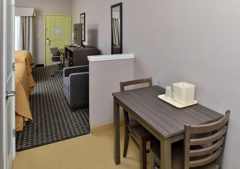 Scottish Inn & Suites Cotulla, TX Hotel in Cotulla
