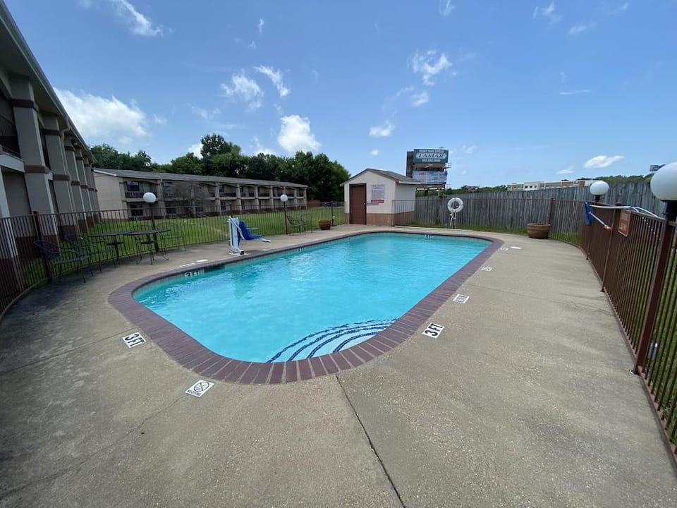 Apple Tree Inn Motel in Texas
