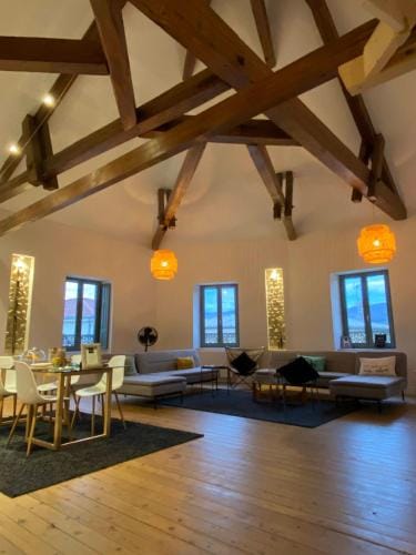 MY BOUTIQUE GUESTHOUSE - Fabulous Suites 10 Min A7 - Hotel in Auvergne-Rhône-Alpes