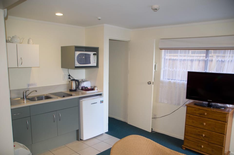 Bay Sands Seafront Studios Motel in Paihia