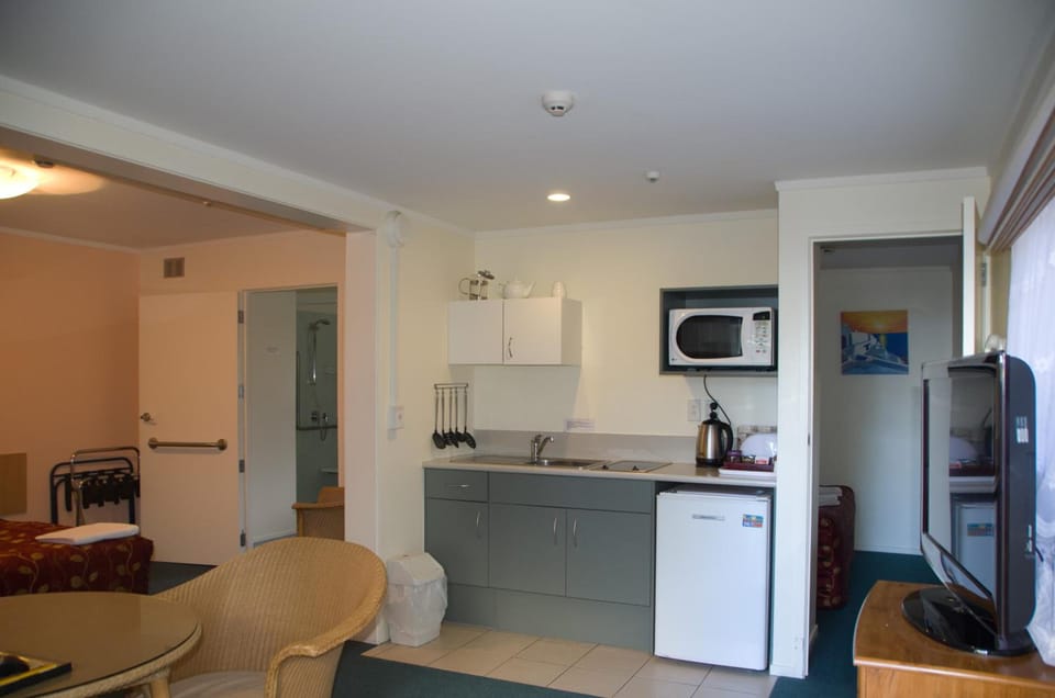 Bay Sands Seafront Studios Motel in Paihia