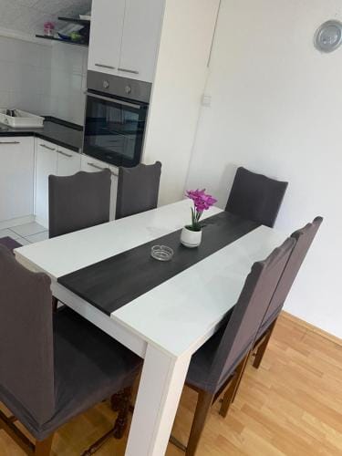 Apartmani Petra Hotel in Novi Sad