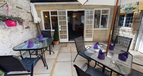 Siam cottage guesthouse over 300 years old with Thai restaurant Hotel in Moreton-in-Marsh