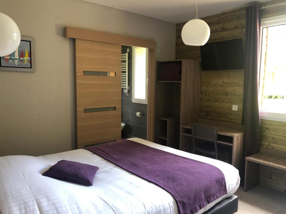 Logis Hotel Le Val Sarah Hotel in Normandy