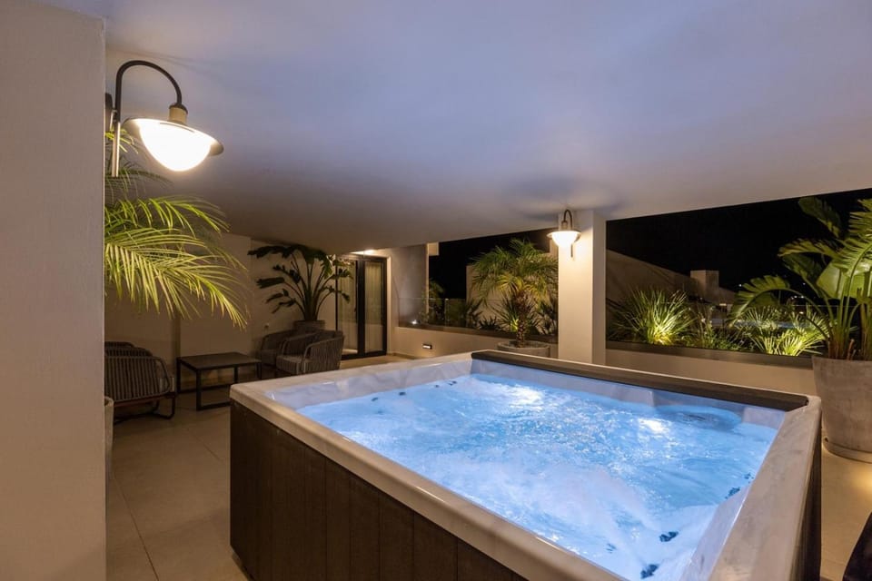 Lazar Lux Suites - Ammoudara Hotel in Lasithi