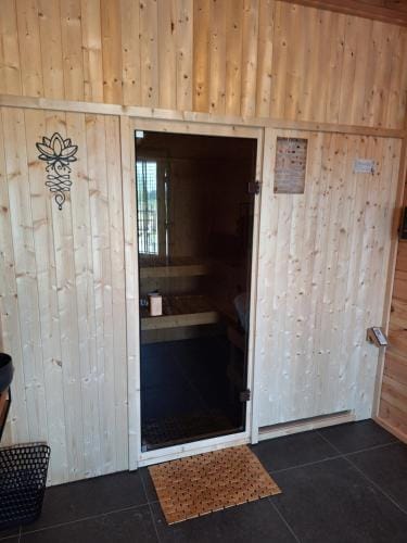 Bed & breakfast Achter ons huis Hotel in North Brabant (province)