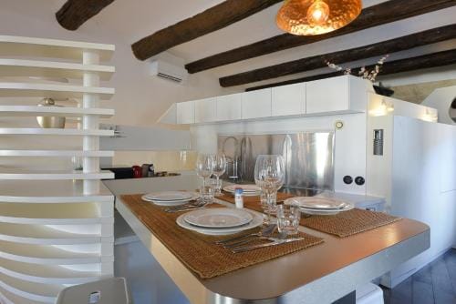 Vieux-Port Magnifique Appartement Loft Hotel in Marseille