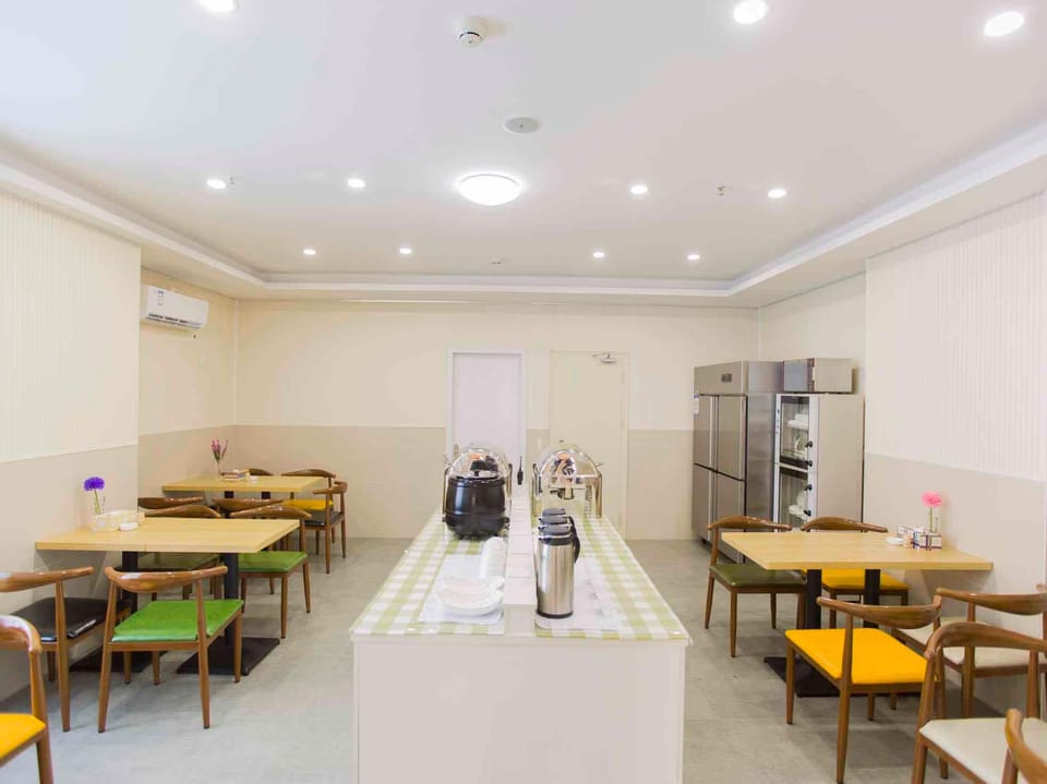 Homeinn Pebble Hotel (Wuhu Fantawild Phase 2, 3, and 4 Jiuzi Ancient Town) Hotel in Nanjing