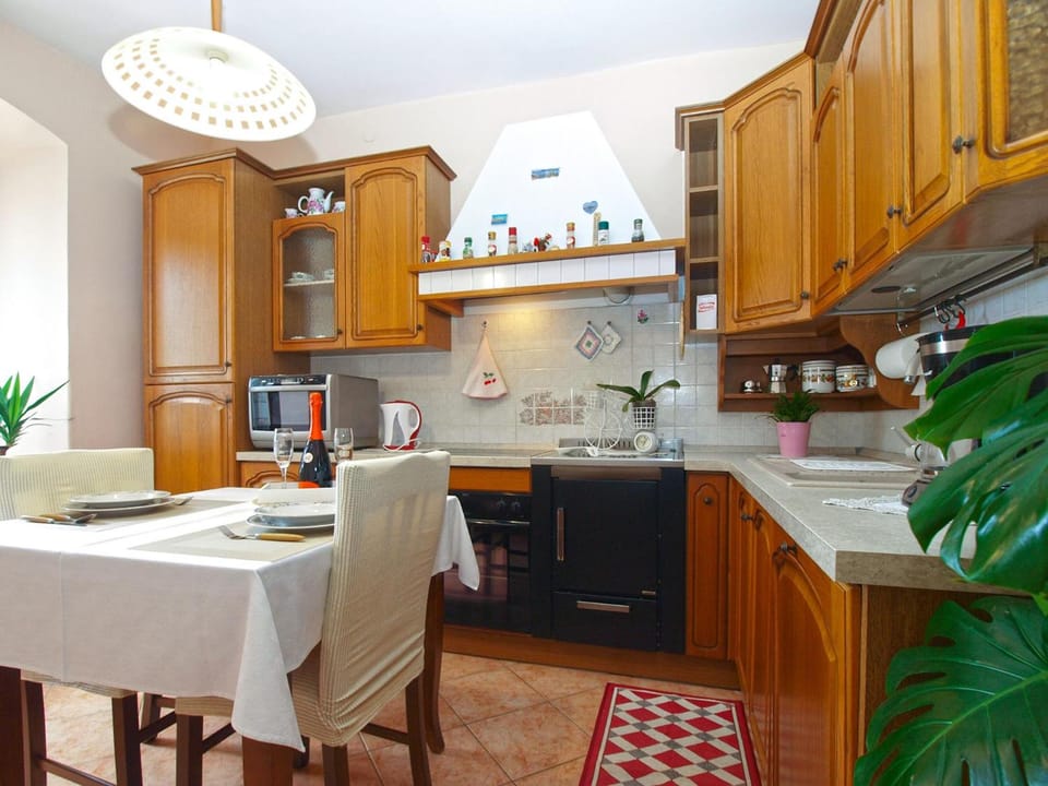 Apartment 1872 Apartment in Fažana