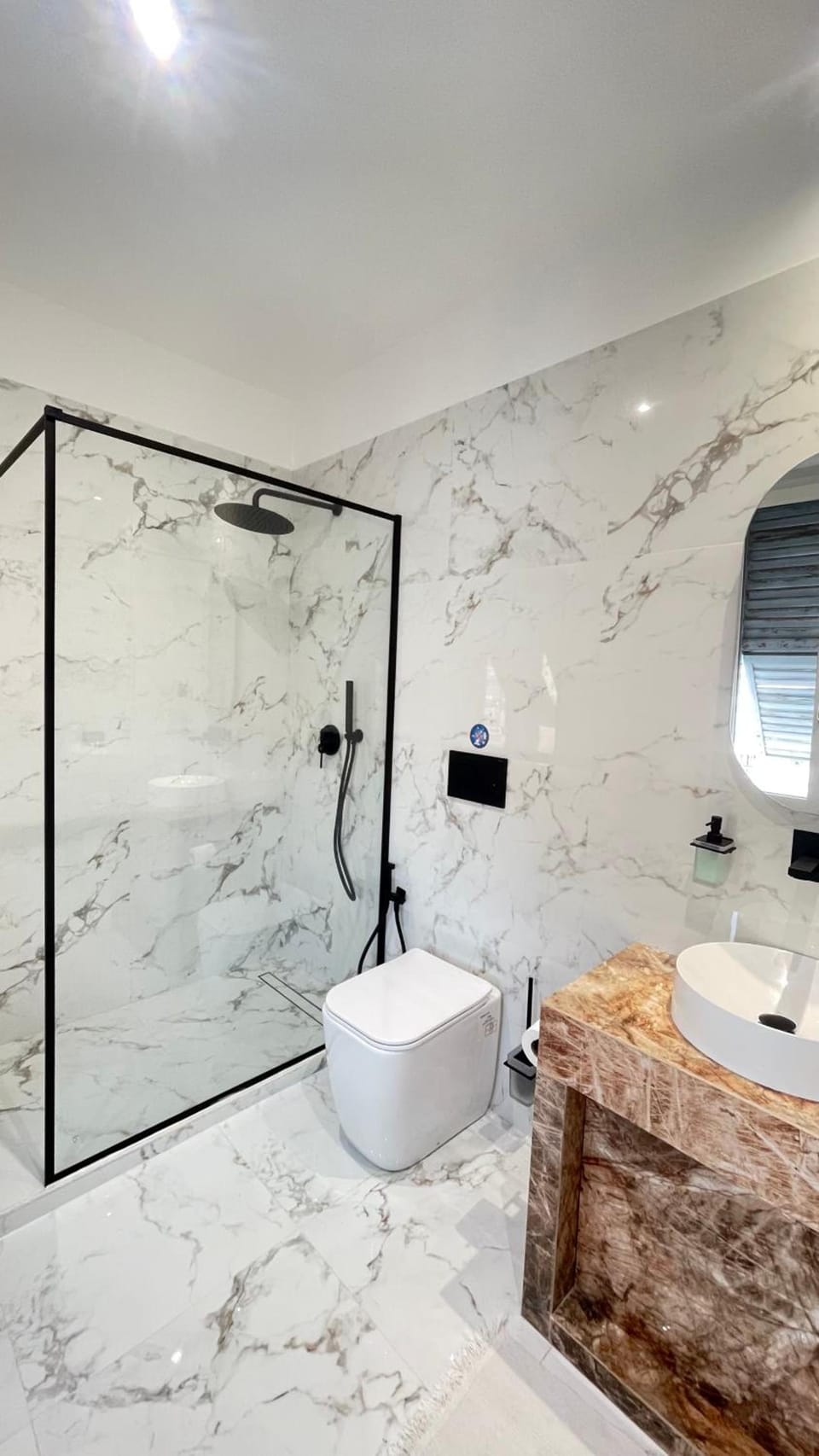 Paradise Suites - Brignole Station - Best Price Rooms - ALWAYS OPEN Hotel in Genoa