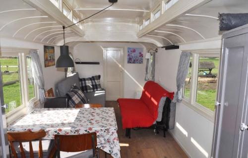 Gypsy Waggon - A villa on wheels Hotel in Amsterdam