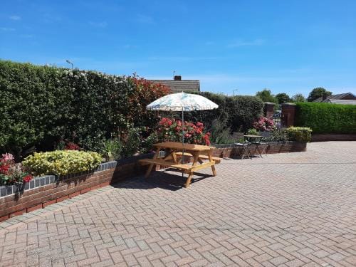 Greenlands Guest House Hotel in Sedgemoor