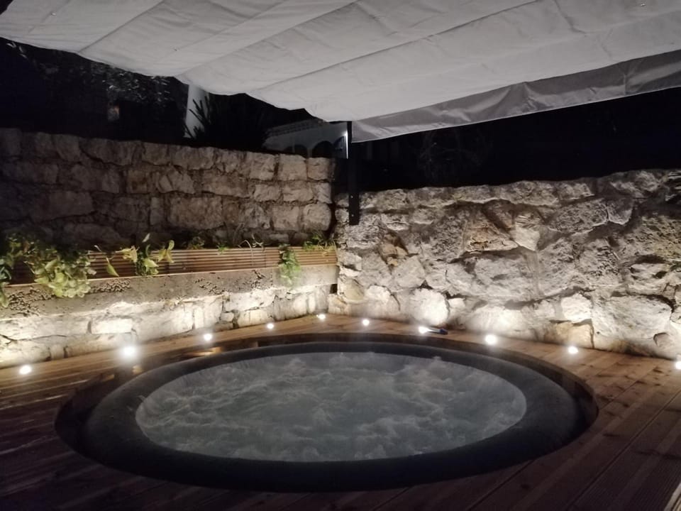 Les lodges de l'oliveraie de Virevent Lodge in Mouans-Sartoux