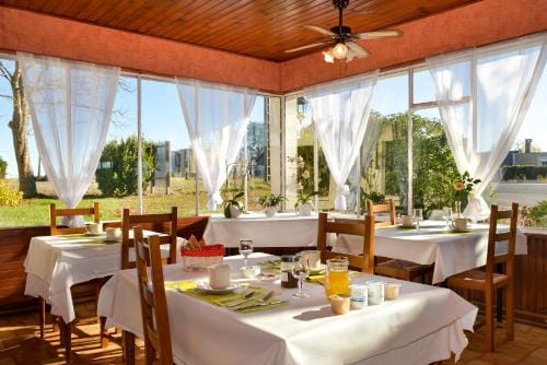 Logis Hotel Restaurant Berry Relais Hotel in Centre-Val de Loire