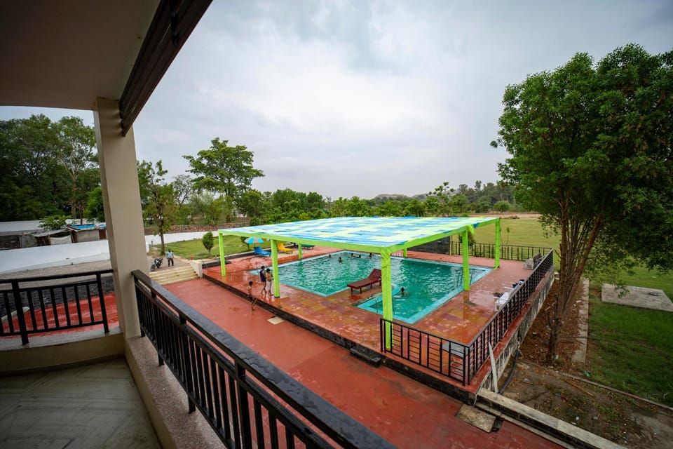 Swimming pool