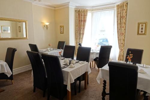 Chilterns Guest House Hotel in Llandudno