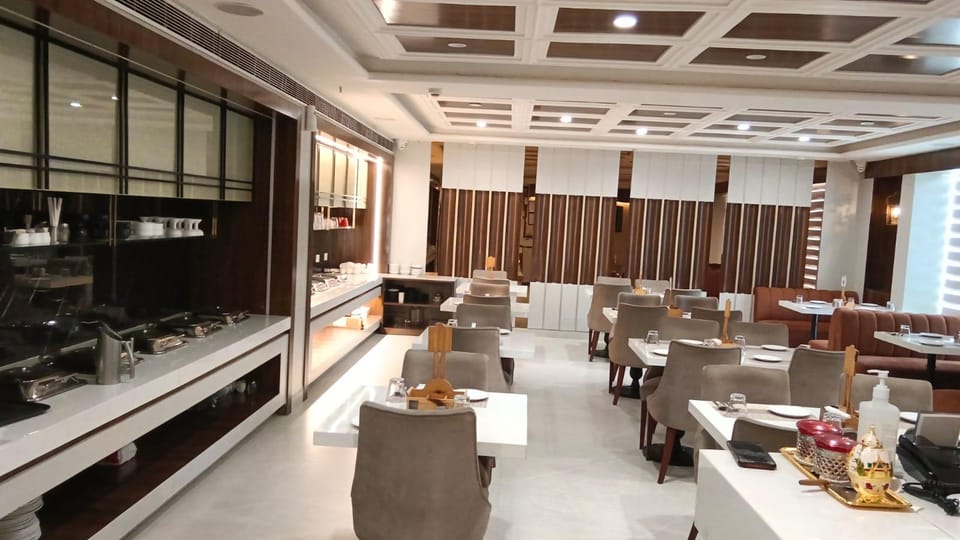 Hotel Le Lotus Grand Hotel in Varanasi