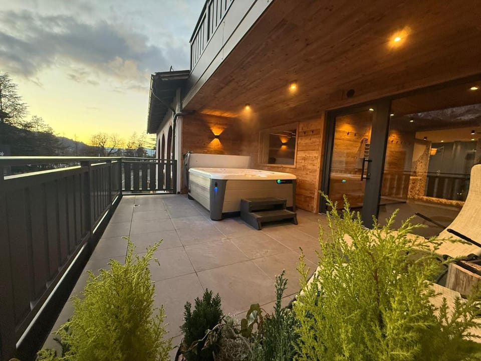 Hot tub