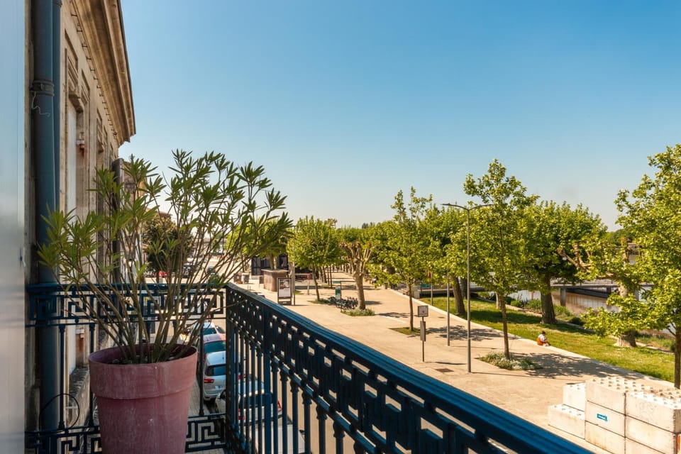 Logis Hotel de la Tour Libourne Hotel in Fronsac