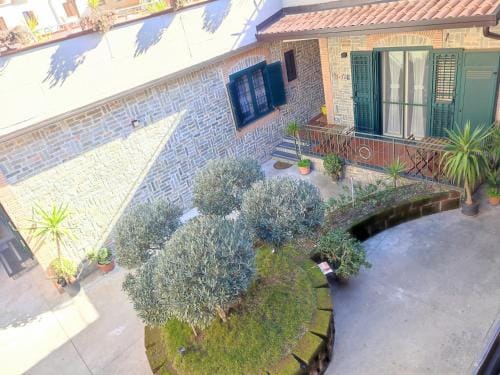 Midway House Italy Hotel in Campania