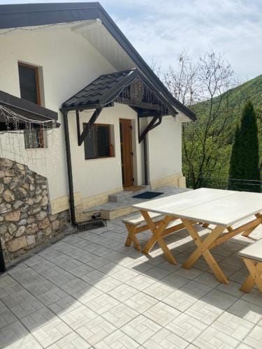 Casa dintre Brazi Hunedoara Hotel in Serbia