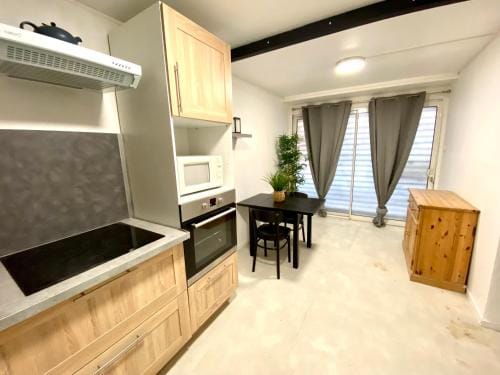 COSY & SPA Appartement Luxe JACUZZI SAUNA Suite Cristal Hotel in Avignon