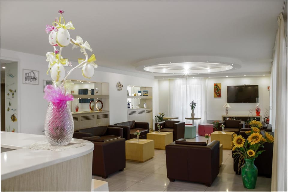 Shared lounge/TV area