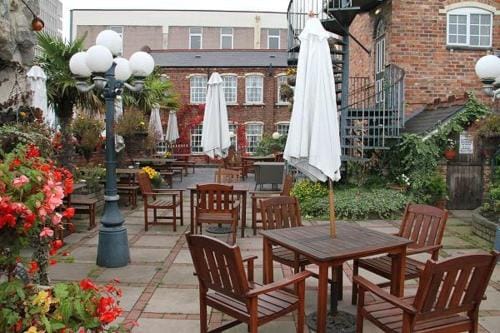 Lyndon House Inn in Walsall