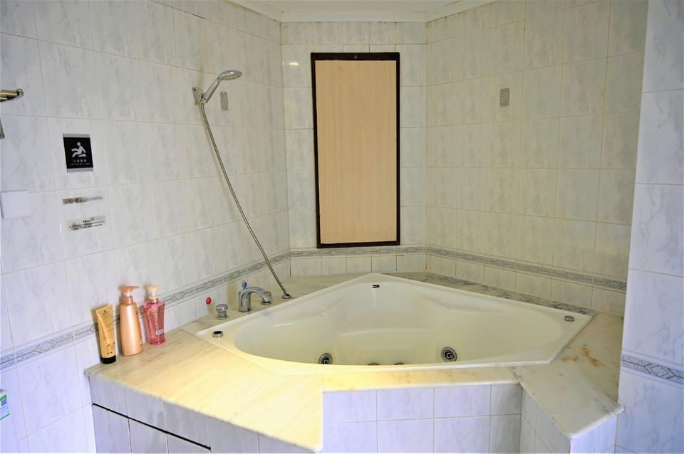 Shijiu Homestay (The Bund Branch) Hotel in Shanghai