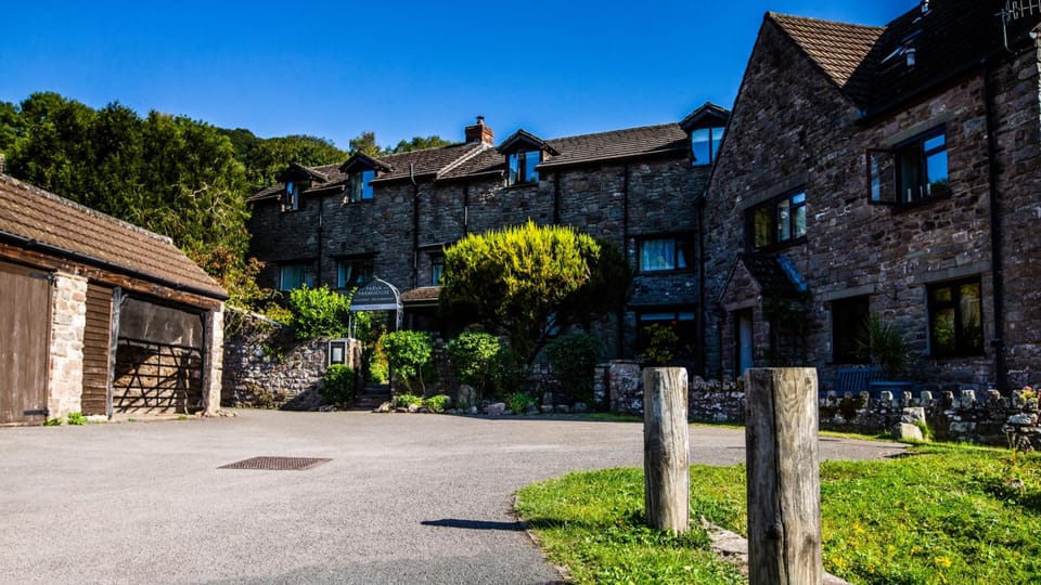 Parva Farmhouse Riverside Guesthouse Hotel in Tintern