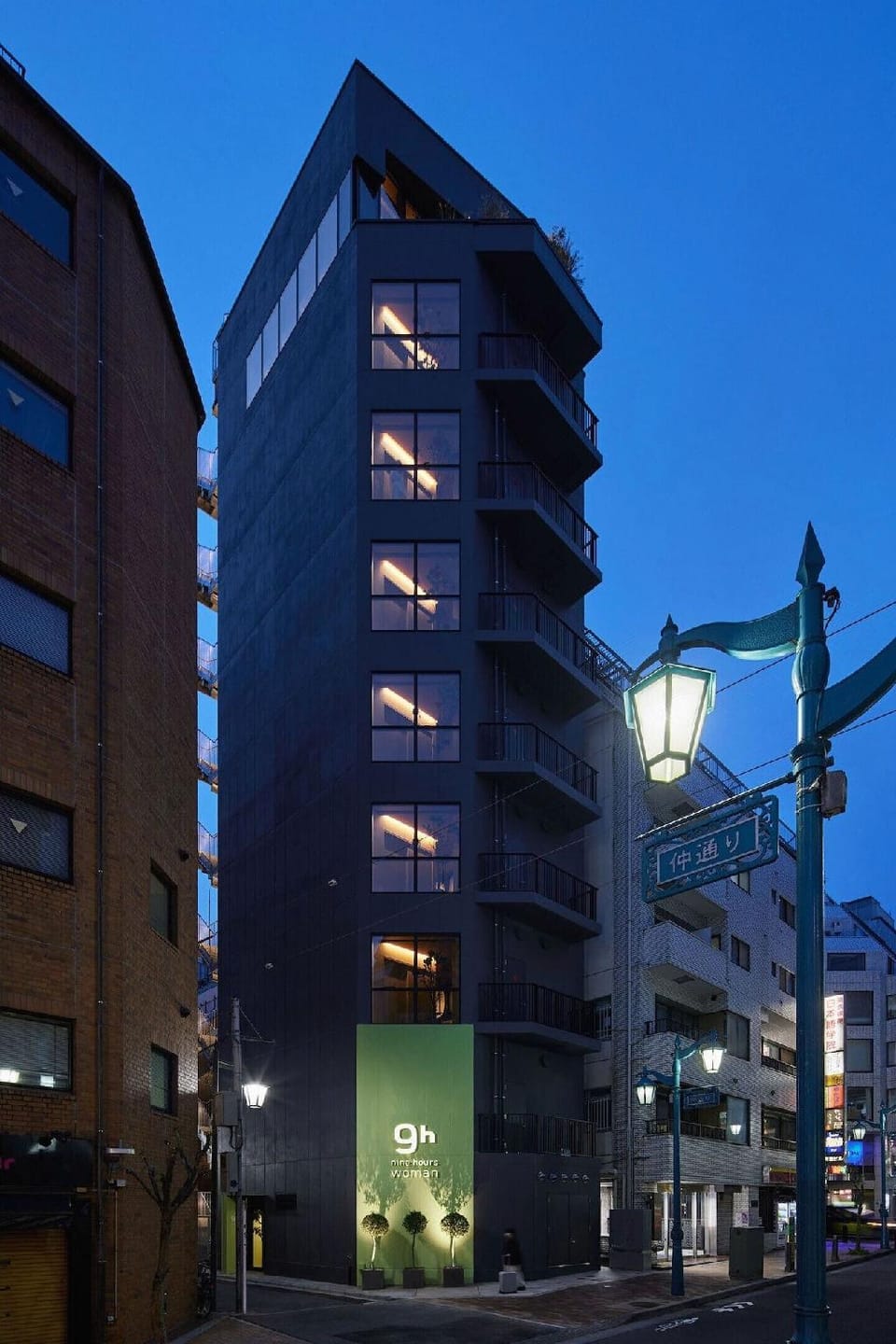 9h nine hours woman Shinjuku Capsule hotel in Shibuya