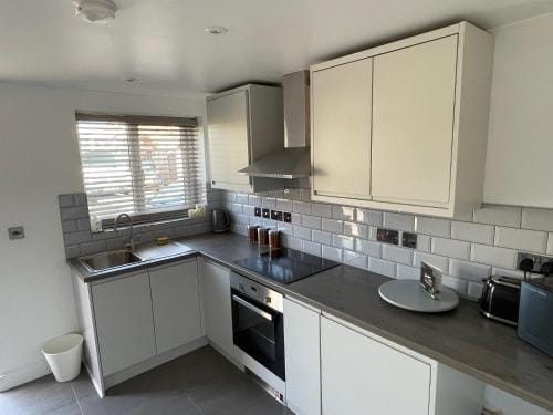 Welcome rooms 55b- Self Check-In whole apartment FULLY REFURBISHED Hotel in Swindon